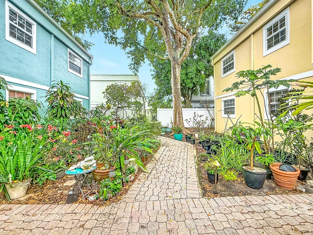 305 SE 11th Avenue Pompano Beach FL 33060