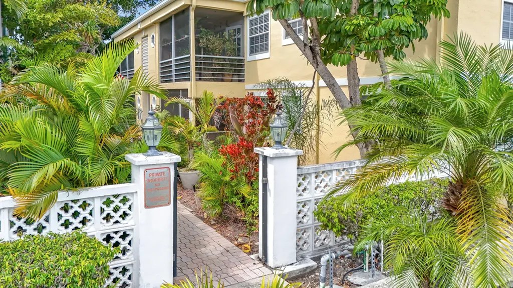 305 SE 11th Avenue Pompano Beach FL 33060