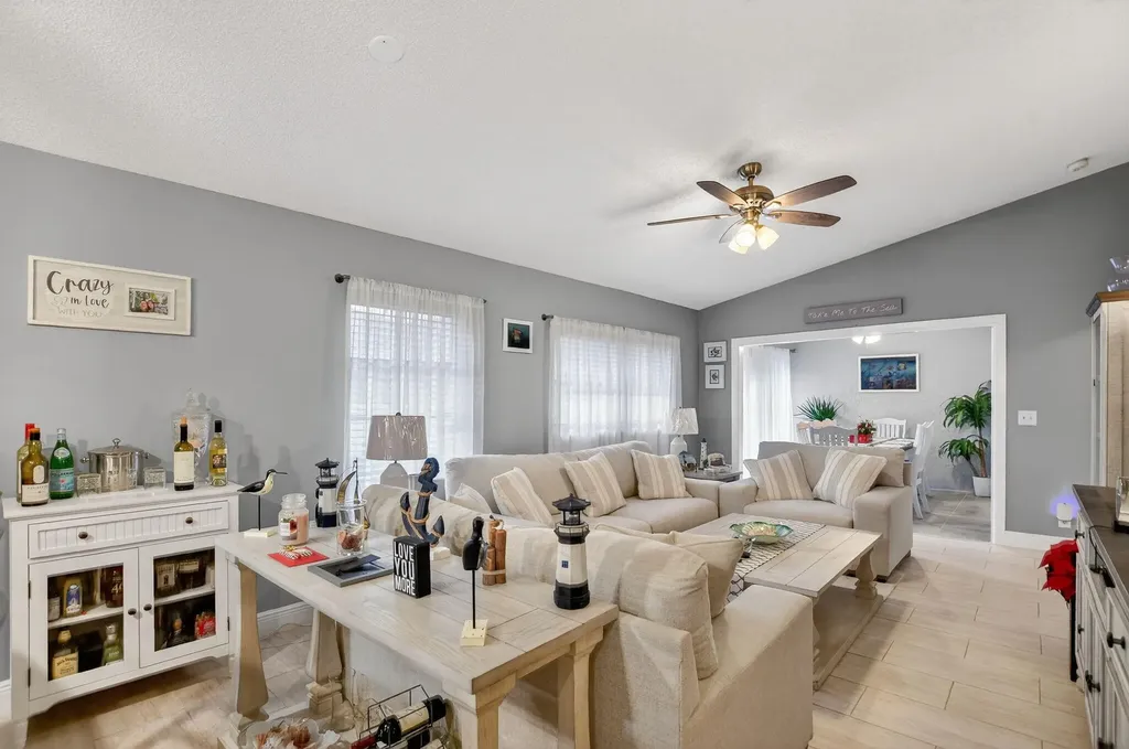 8081 Springtree Road Boca Raton FL 33496