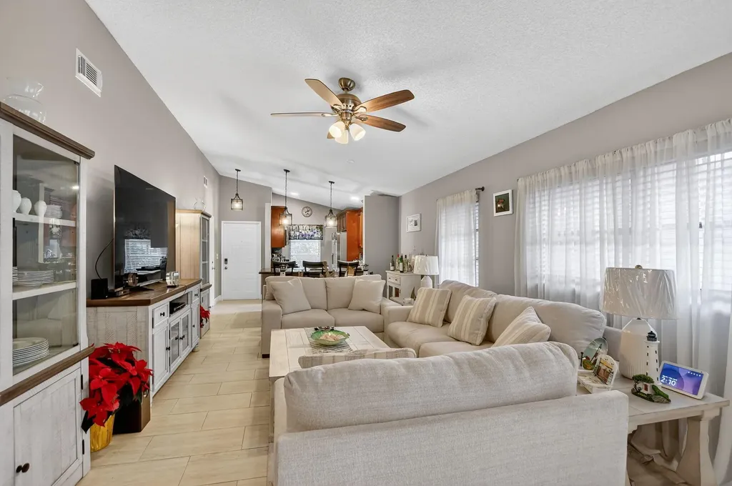 8081 Springtree Road Boca Raton FL 33496