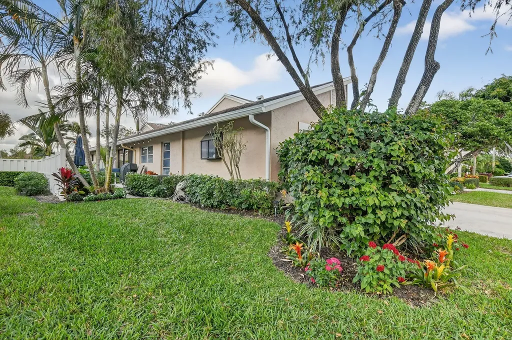 8081 Springtree Road Boca Raton FL 33496