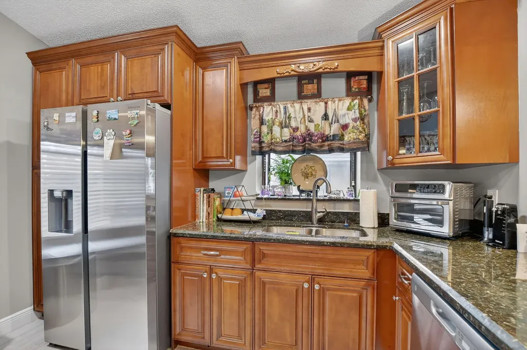 8081 Springtree Road Boca Raton FL 33496