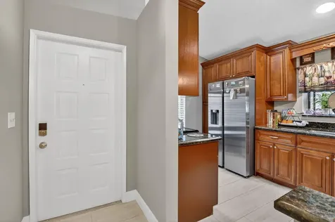 8081 Springtree Road Boca Raton FL 33496