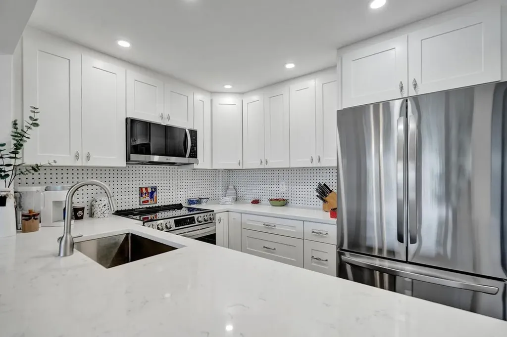 2611 N Riverside Drive Pompano Beach FL 33062