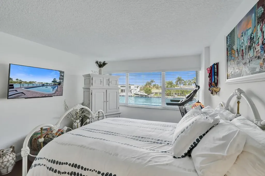 2611 N Riverside Drive Pompano Beach FL 33062