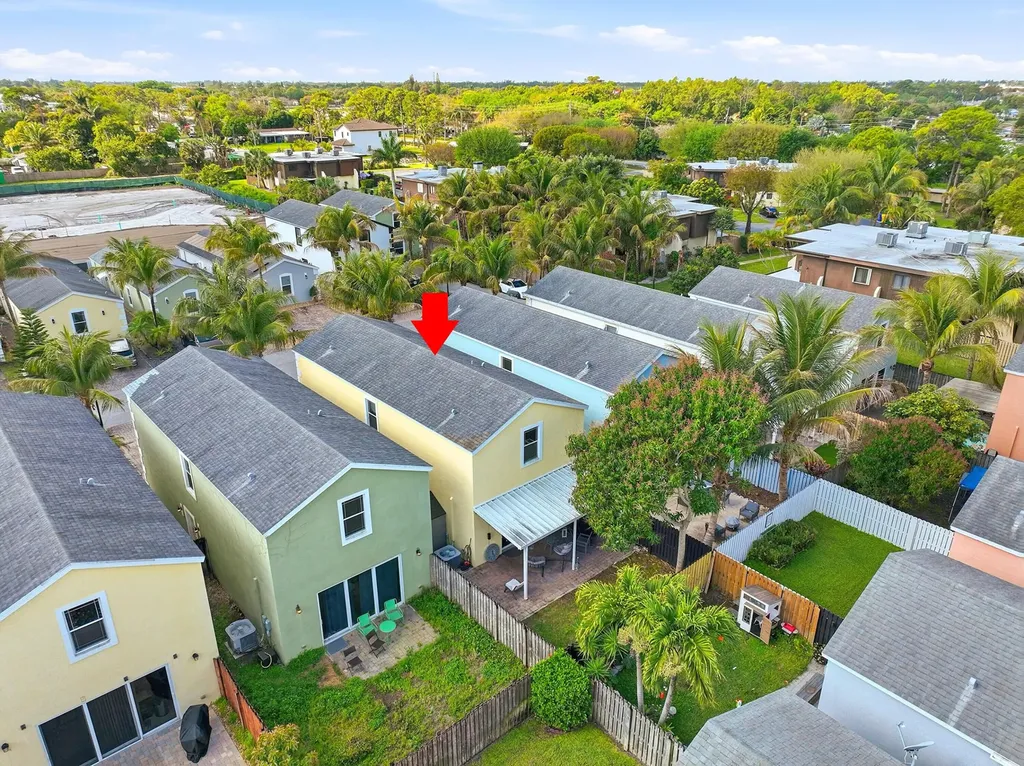 3221 Johns Place Palm Springs FL 33461