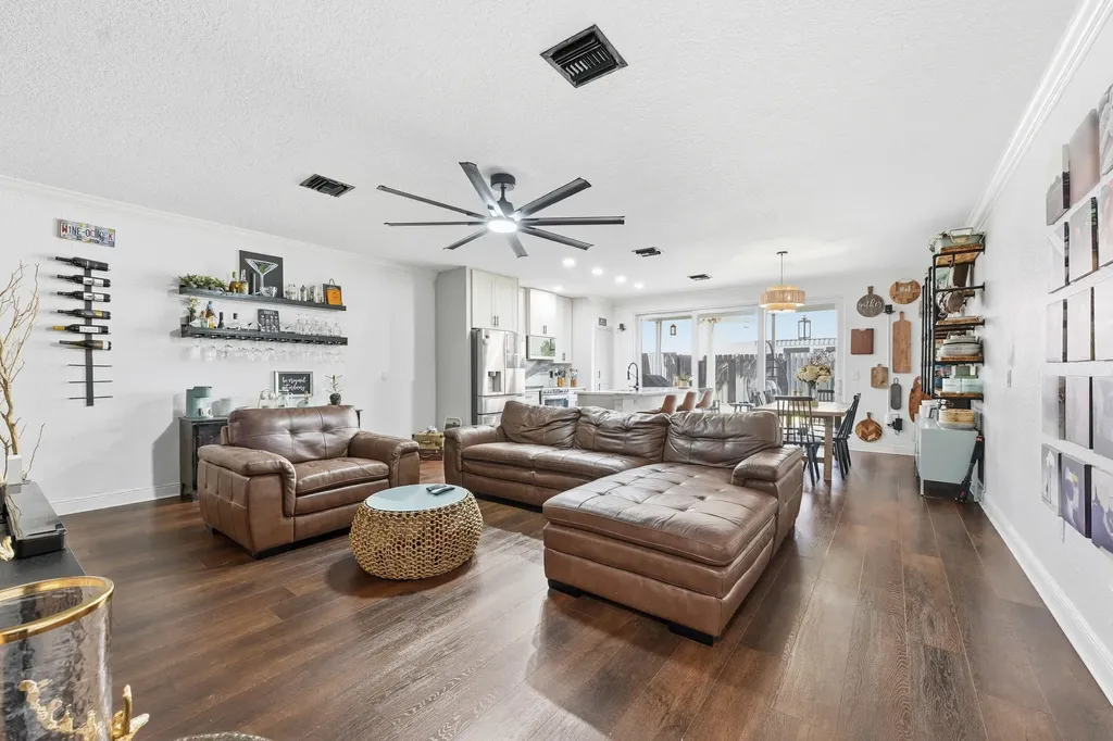 3221 Johns Place Palm Springs FL 33461