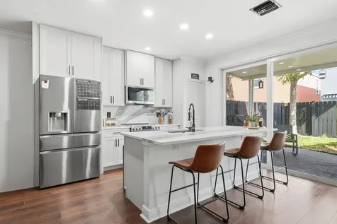 3221 Johns Place Palm Springs FL 33461