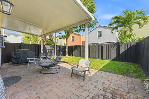 3221 Johns Place Palm Springs FL 33461