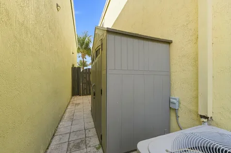 3221 Johns Place Palm Springs FL 33461