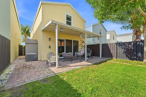 3221 Johns Place Palm Springs FL 33461