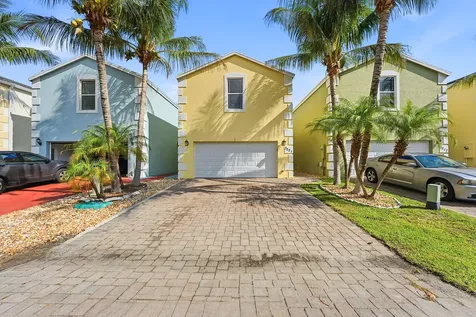 3221 Johns Place Palm Springs FL 33461