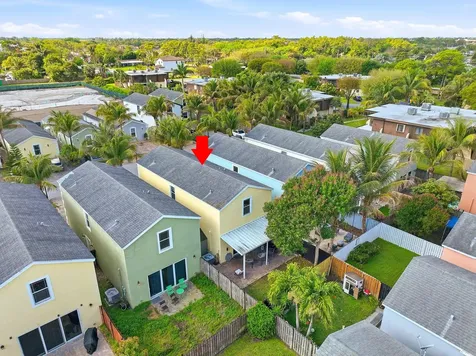 3221 Johns Place Palm Springs FL 33461