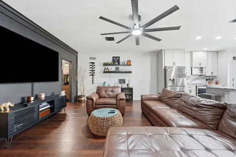 3221 Johns Place Palm Springs FL 33461