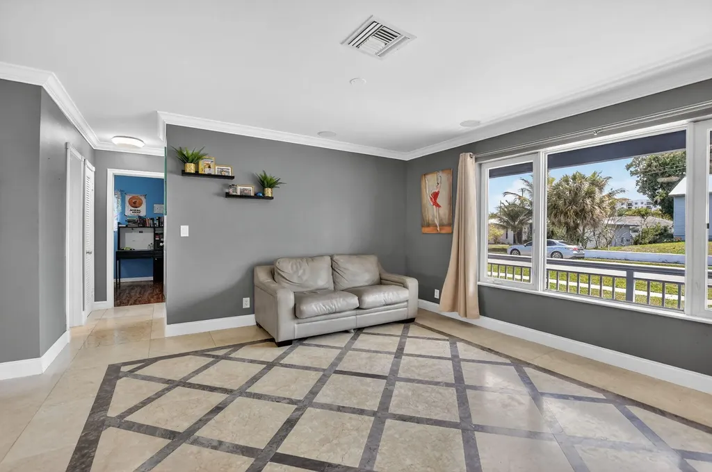 257 SW 5th Street Boca Raton FL 33432