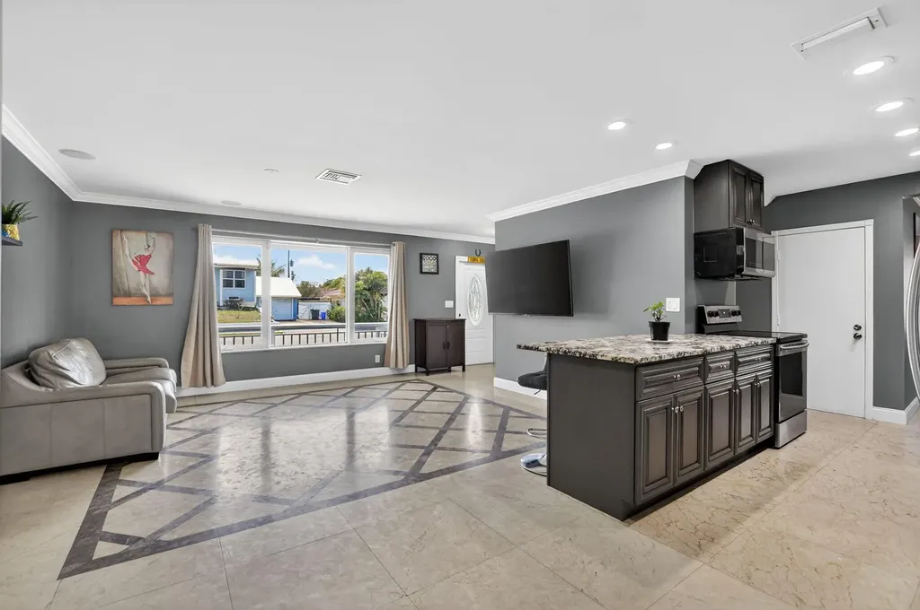 257 SW 5th Street Boca Raton FL 33432