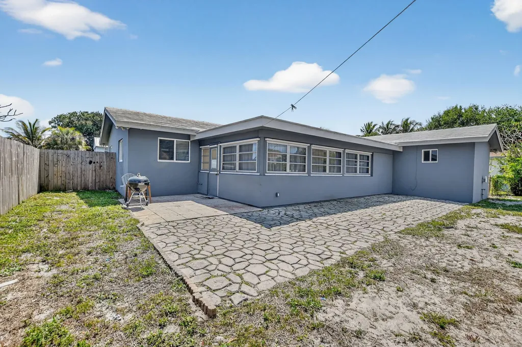 257 SW 5th Street Boca Raton FL 33432