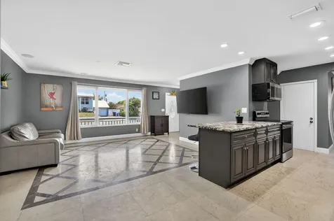 257 SW 5th Street Boca Raton FL 33432