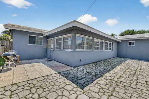 257 SW 5th Street Boca Raton FL 33432