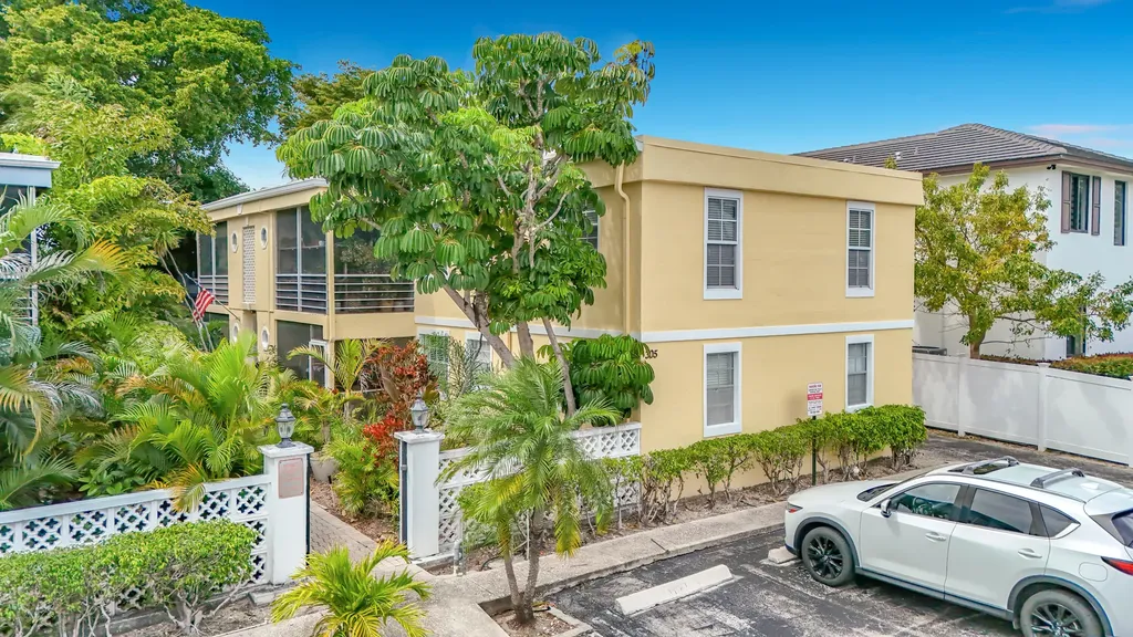 305 SE 11th Avenue Pompano Beach FL 33060