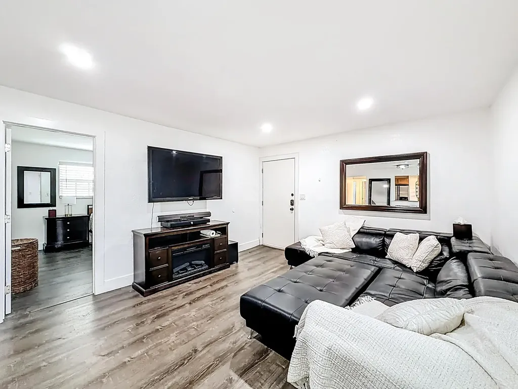 305 SE 11th Avenue Pompano Beach FL 33060