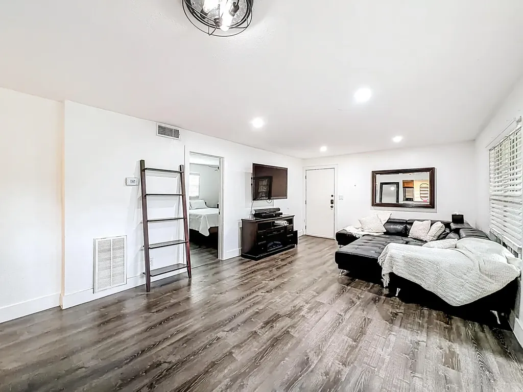 305 SE 11th Avenue Pompano Beach FL 33060