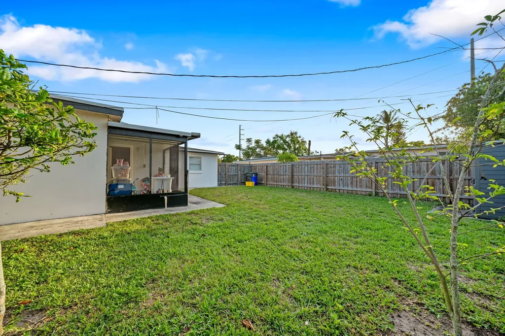 5042 Eadie Place West Palm Beach FL 33407