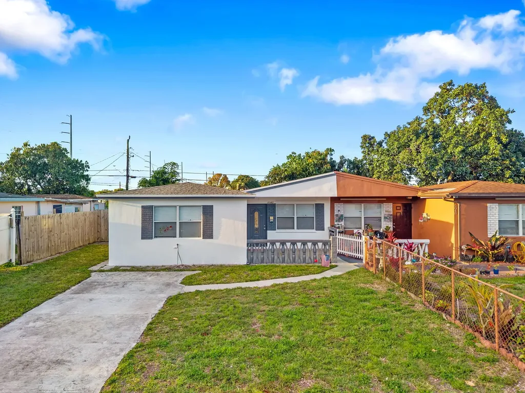 5042 Eadie Place West Palm Beach FL 33407