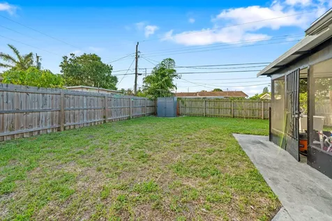 5042 Eadie Place West Palm Beach FL 33407
