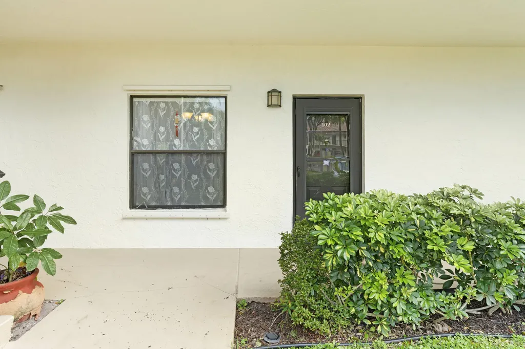 3 Vía De Casas Sur Boynton Beach FL 33426