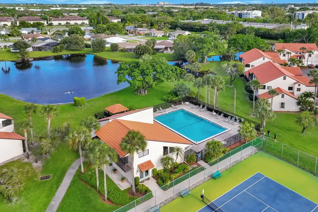 3 Vía De Casas Sur Boynton Beach FL 33426