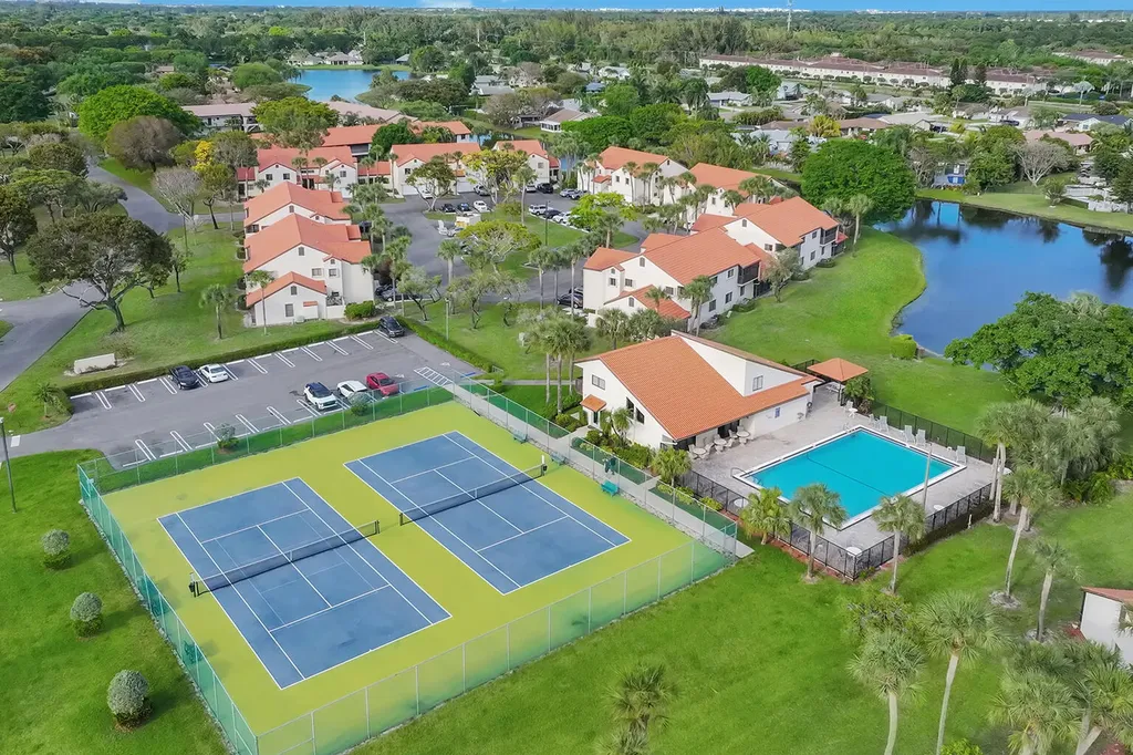 3 Vía De Casas Sur Boynton Beach FL 33426