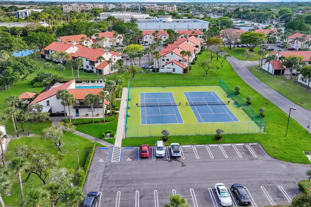 3 Vía De Casas Sur Boynton Beach FL 33426