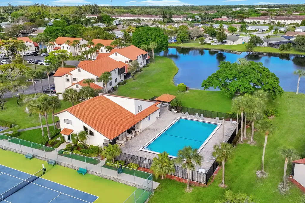 3 Vía De Casas Sur Boynton Beach FL 33426