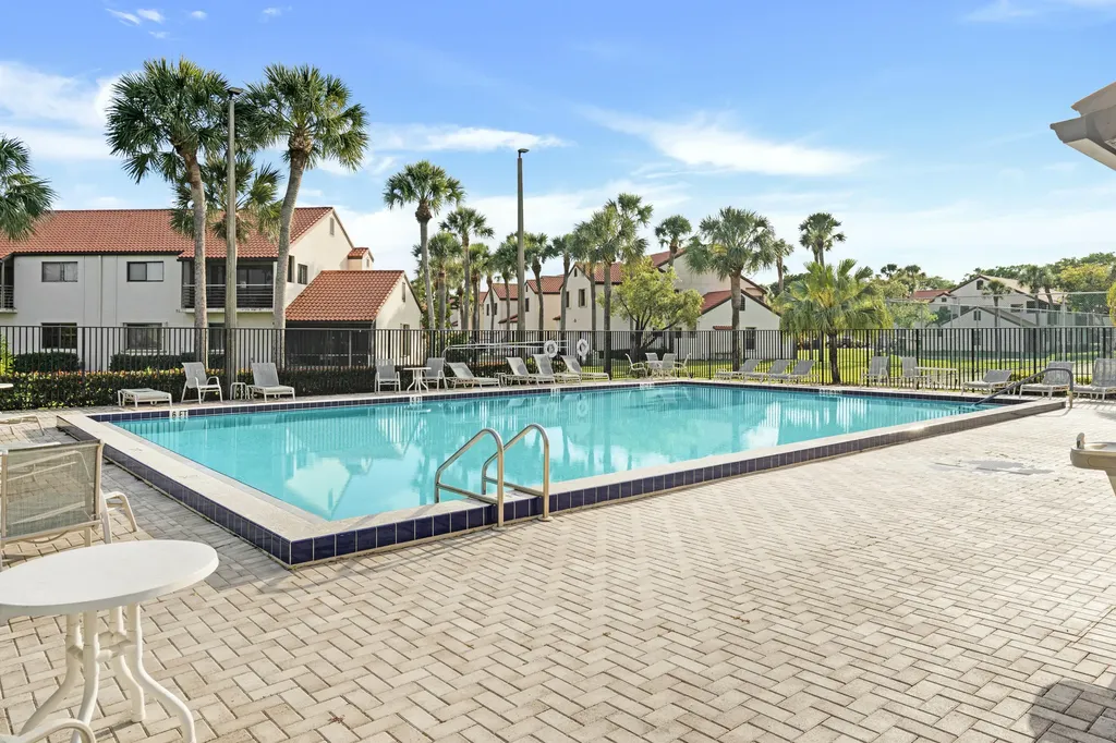 3 Vía De Casas Sur Boynton Beach FL 33426