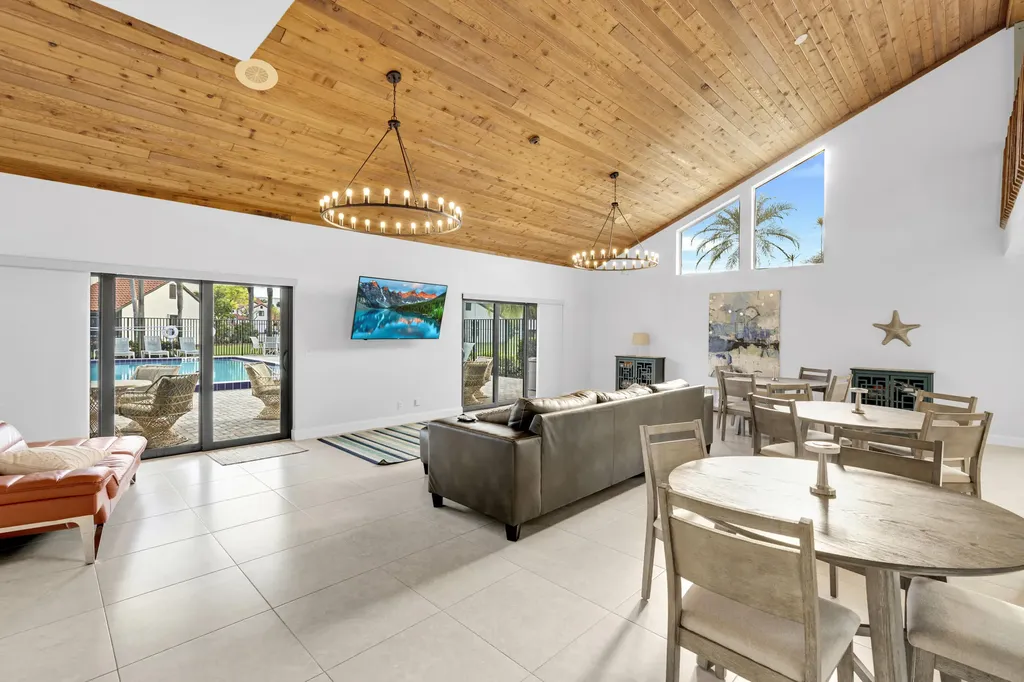 3 Vía De Casas Sur Boynton Beach FL 33426