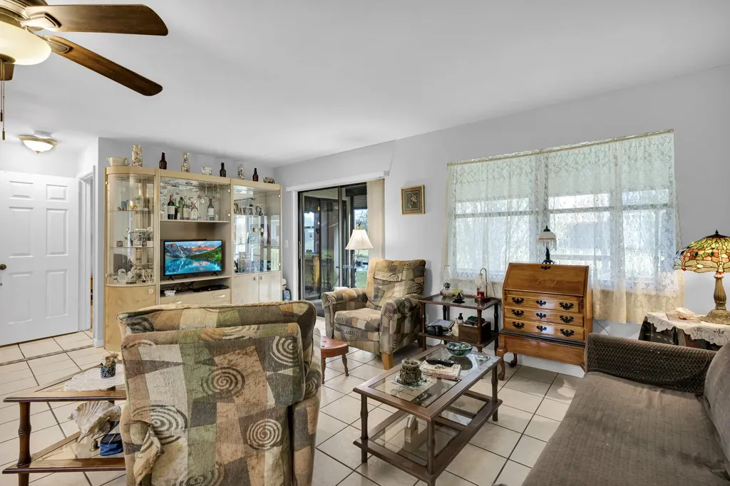 3 Vía De Casas Sur Boynton Beach FL 33426