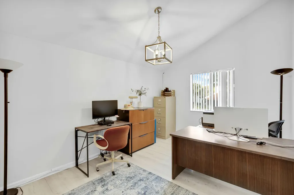 3 Vía De Casas Sur Boynton Beach FL 33426