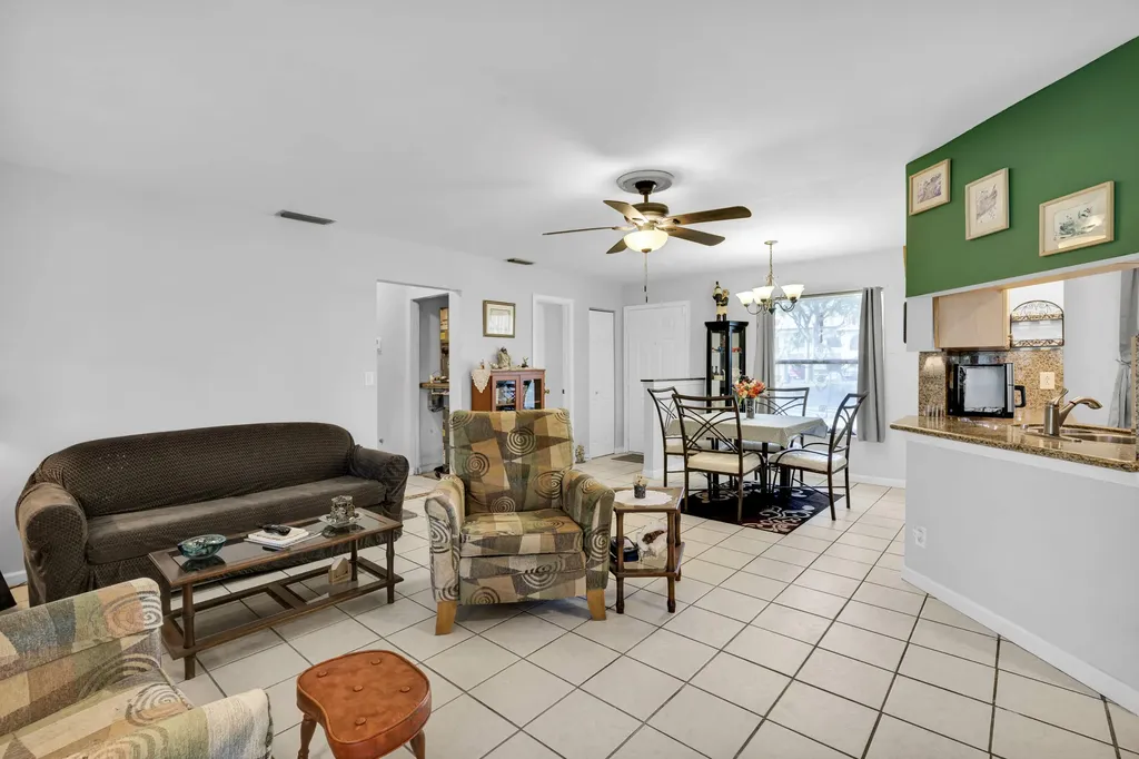 3 Vía De Casas Sur Boynton Beach FL 33426