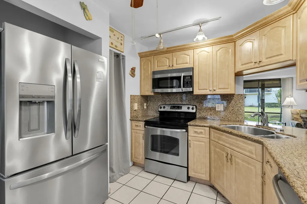 3 Vía De Casas Sur Boynton Beach FL 33426