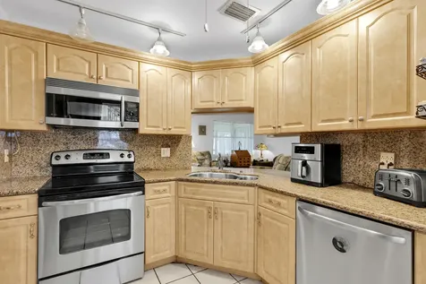 3 Vía De Casas Sur Boynton Beach FL 33426