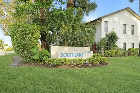 3 Vía De Casas Sur Boynton Beach FL 33426