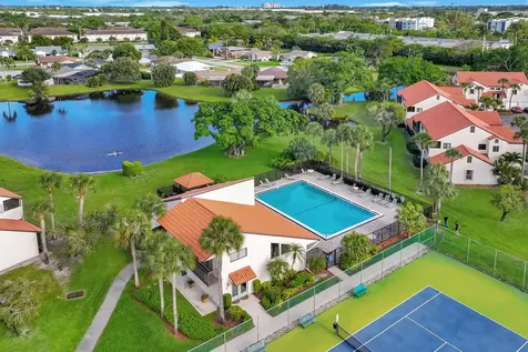 3 Vía De Casas Sur Boynton Beach FL 33426