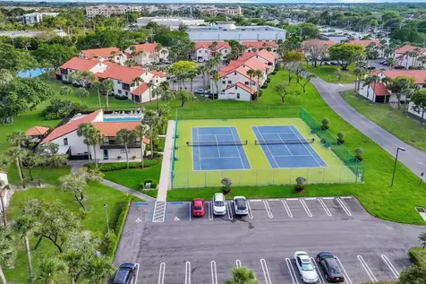 3 Vía De Casas Sur Boynton Beach FL 33426