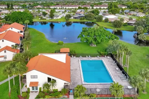 3 Vía De Casas Sur Boynton Beach FL 33426