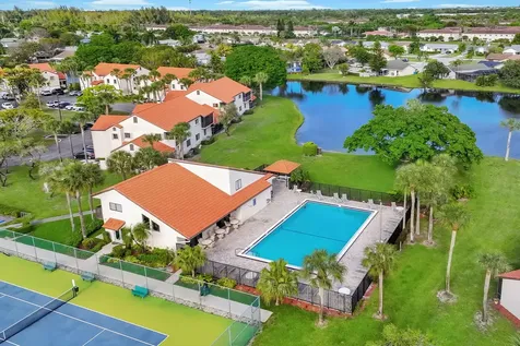 3 Vía De Casas Sur Boynton Beach FL 33426