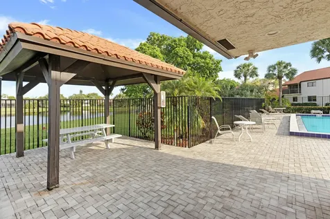 3 Vía De Casas Sur Boynton Beach FL 33426