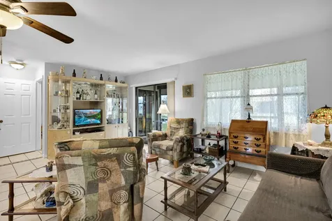 3 Vía De Casas Sur Boynton Beach FL 33426