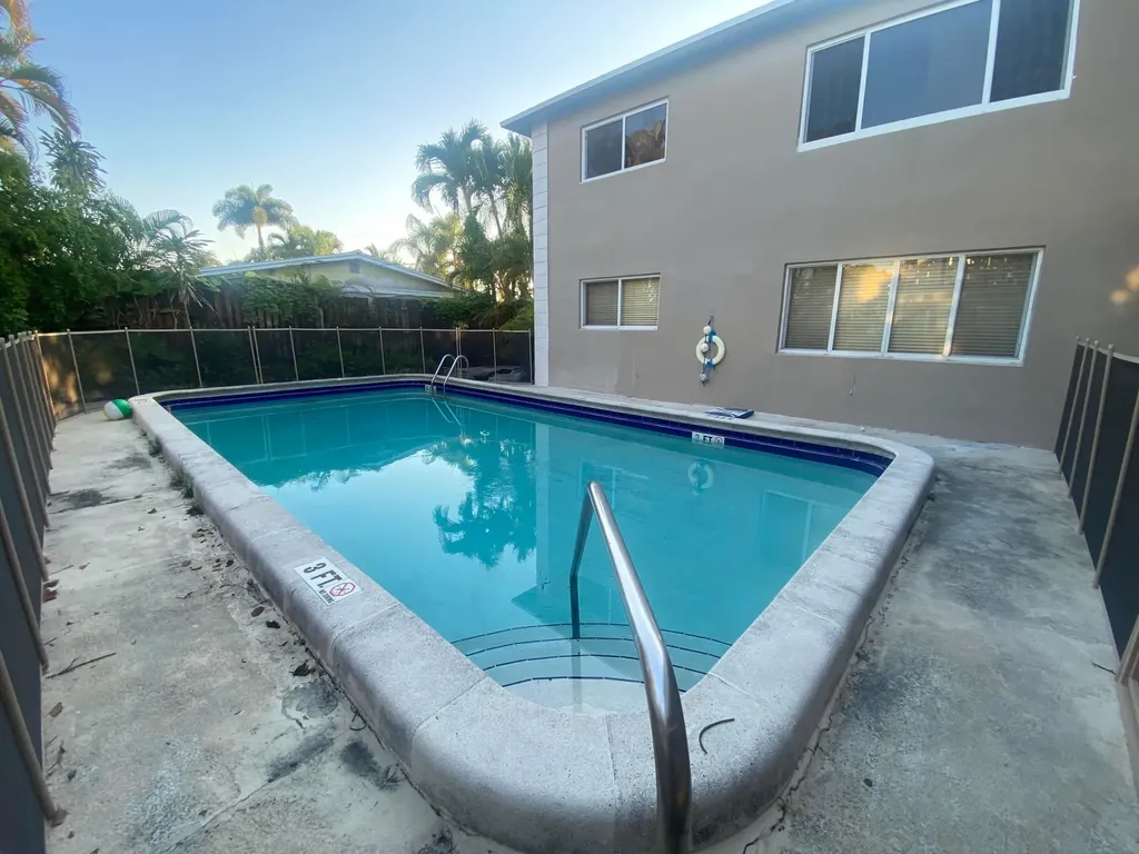 520 SW 15th Street Pompano Beach FL 33060