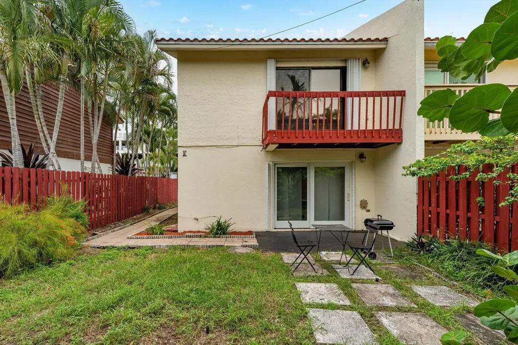 2530 NE 9th Street Fort Lauderdale FL 33304